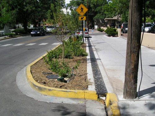 curb_extension-nacto_nm-santa_fe_2006-15